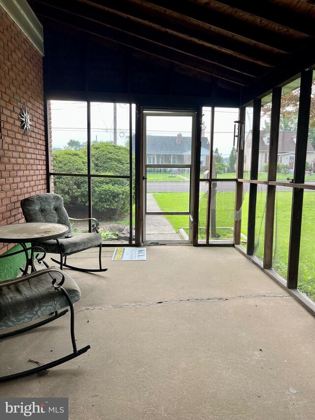 838 N Hanover St, Pottstown, PA 19464 - sunroom featuring vaulted ceiling