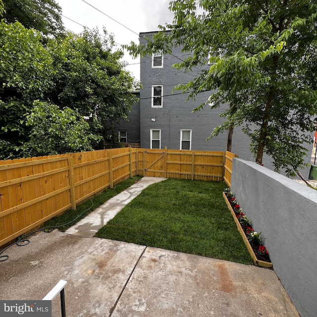 1217 W Lanvale St, Baltimore, MD 21217 - fenced backyard with a patio area