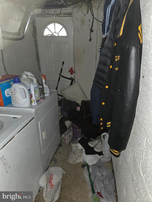 6340 Calvert St, Philadelphia, PA 19149 - laundry room with independent washer and dryer
