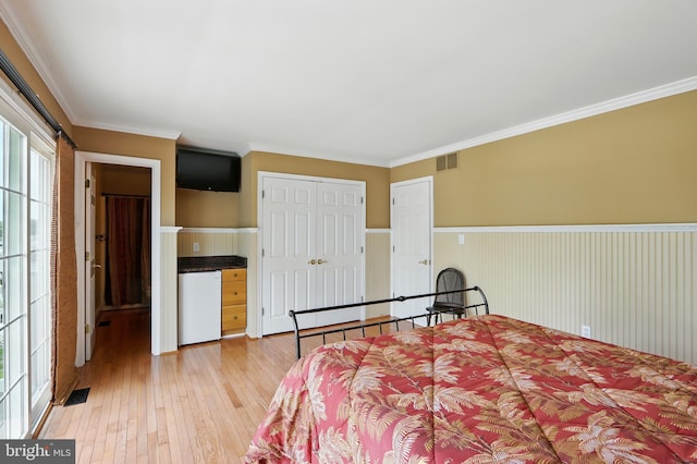 6082 Drum Point Rd, Deale, MD 20751 - bedroom with refrigerator, light wood finished floors, multiple windows, crown molding, and a closet