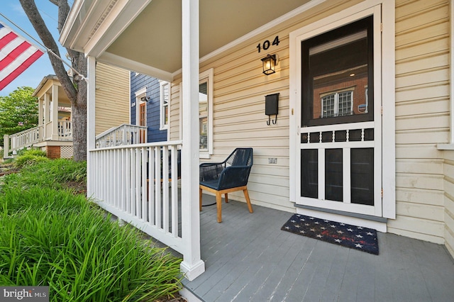 104 S St, Annapolis, MD 21401 - entrance to property with a porch