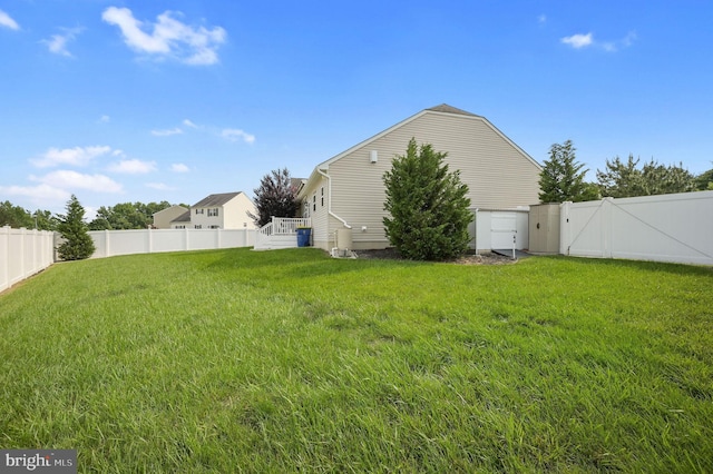 44 Homberg Cir, Dover, DE 19904 - view of yard with a gate