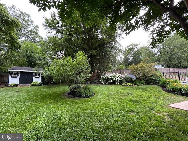 1247 Silver Run Dr, Pasadena, MD 21122 - view of yard