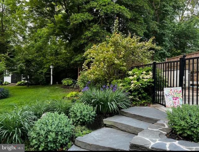 1247 Silver Run Dr, Pasadena, MD 21122 - view of yard with a gate