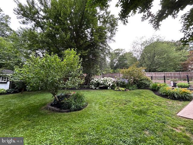 1247 Silver Run Dr, Pasadena, MD 21122 - view of yard