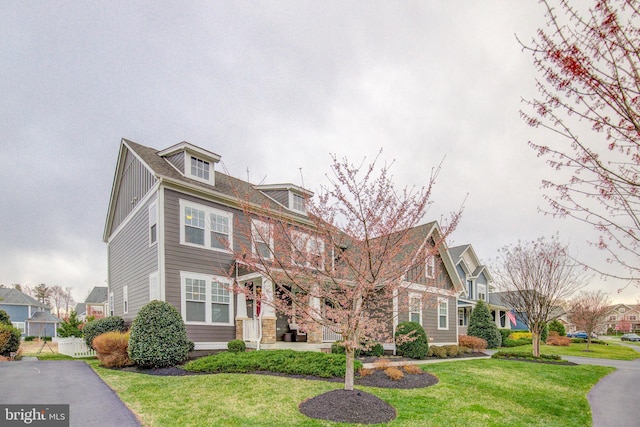 41031 Brook Grove Dr, Aldie, VA 20105 - traditional style home with a front lawn and a residential view