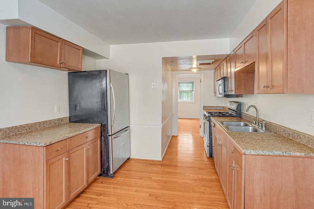 14849 Ensor Ct, Woodbridge, VA 22193 - kitchen with appliances with stainless steel finishes, a sink, light wood-style floors, and light countertops