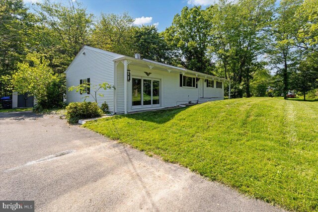 297 Killian Rd, Honey Brook, PA 19344 - view of side of property featuring a lawn