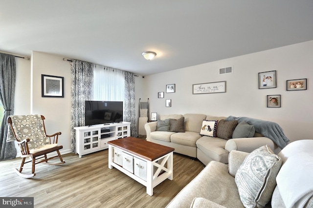 252 Valley View Cir, York, PA 17408 - living area featuring light wood-type flooring