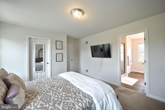 252 Valley View Cir, York, PA 17408 - carpeted bedroom featuring baseboards