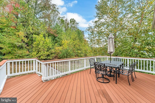 3913 Rolling Paddock Dr, Upper Marlboro, MD 20772 - deck with outdoor dining area