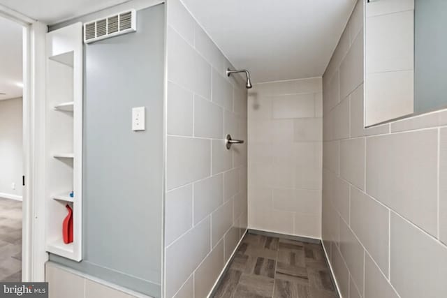1523 N Hollywood St, Philadelphia, PA 19121 - bathroom with tiled shower and built in features