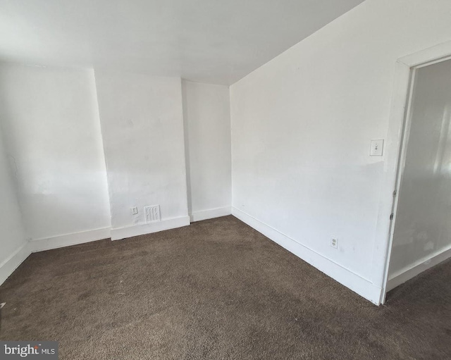 507 Newton Ave, Camden, NJ 08103 - empty room with dark colored carpet and baseboards