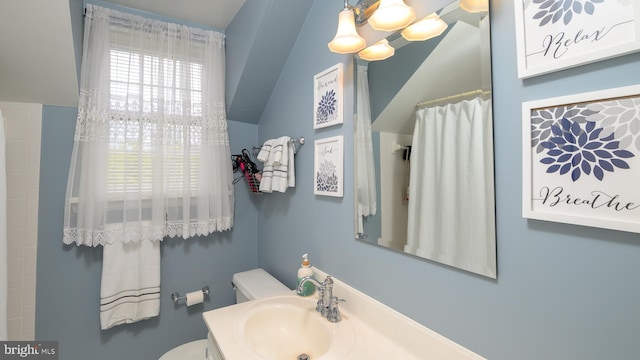 4421 36th St S, Arlington, VA 22206 - full bath featuring vanity and curtained shower