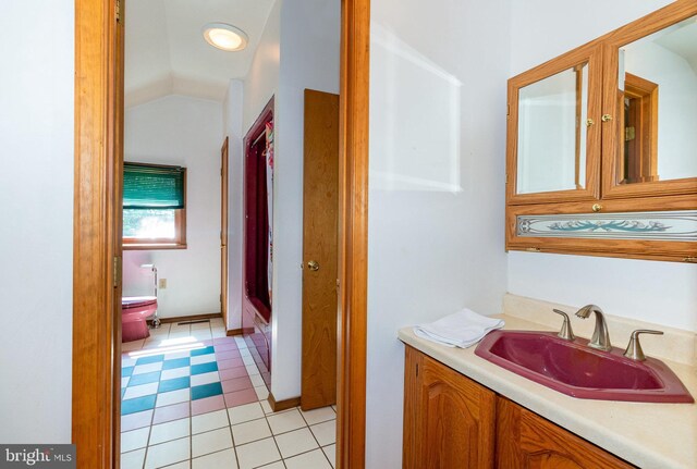 400 Berry Mountain Rd, Millersburg, PA 17061 - full bath with toilet, vanity, vaulted ceiling, and a bathtub