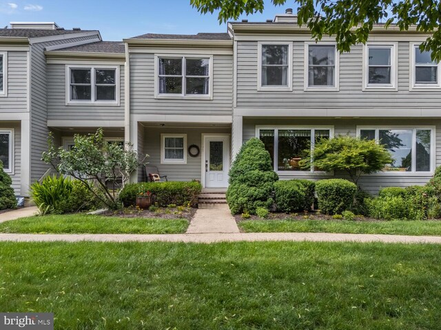 303 Knoll Way, Rocky Hill, NJ 08553 - multi unit property with a front lawn