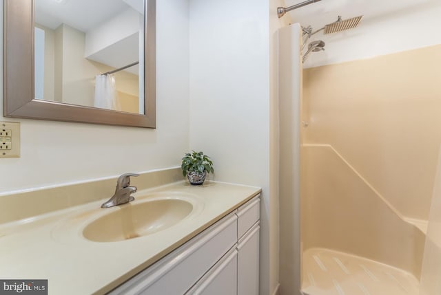 303 Knoll Way, Rocky Hill, NJ 08553 - full bath with vanity and curtained shower
