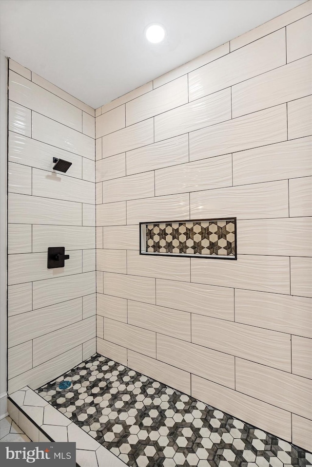 1630 E Biddle St, Baltimore, MD 21213 - full bathroom featuring tiled shower and recessed lighting