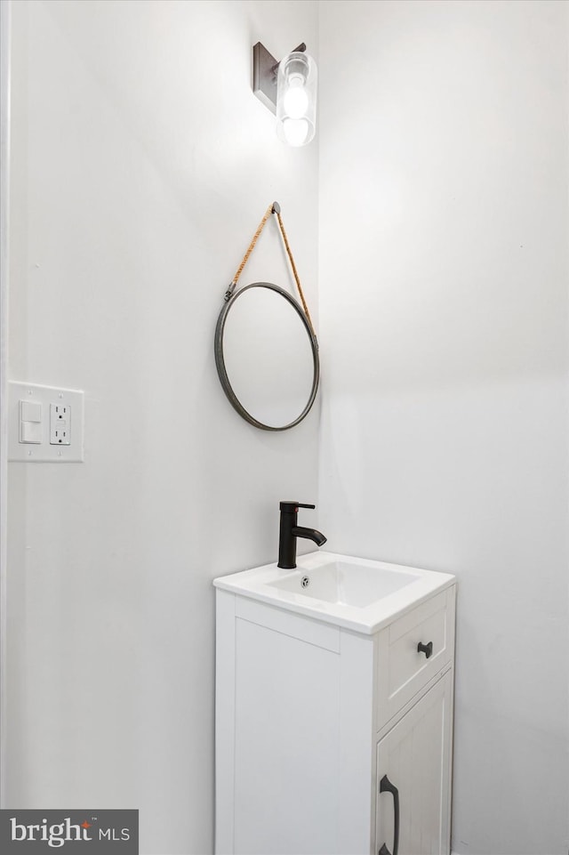 1630 E Biddle St, Baltimore, MD 21213 - bathroom with vanity