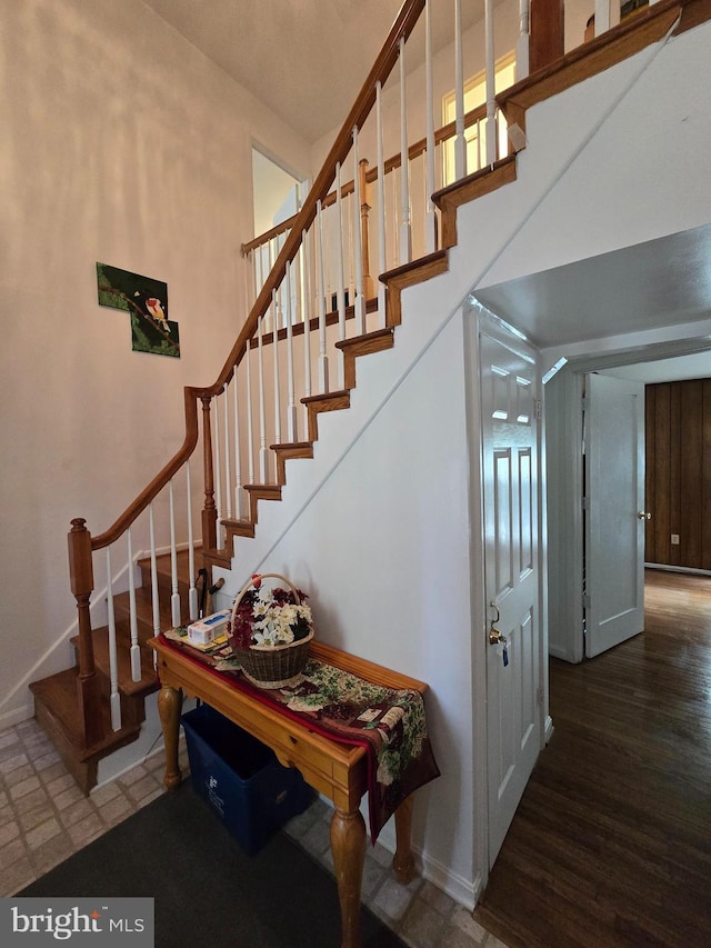 5546 Neddleton Ave, Woodbridge, VA 22193 - staircase with baseboards, wood finished floors, and a towering ceiling