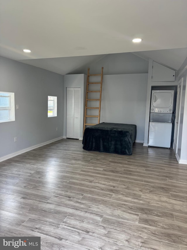 448 Carvel Beach Rd, Carvel Beach, MD 21226 - living room with stacked washing machine and dryer, baseboards, lofted ceiling, recessed lighting, and wood finished floors