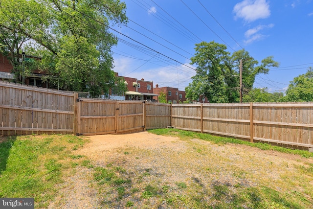 3826 W Bay Ave, Baltimore, MD 21225 - fenced backyard featuring a gate