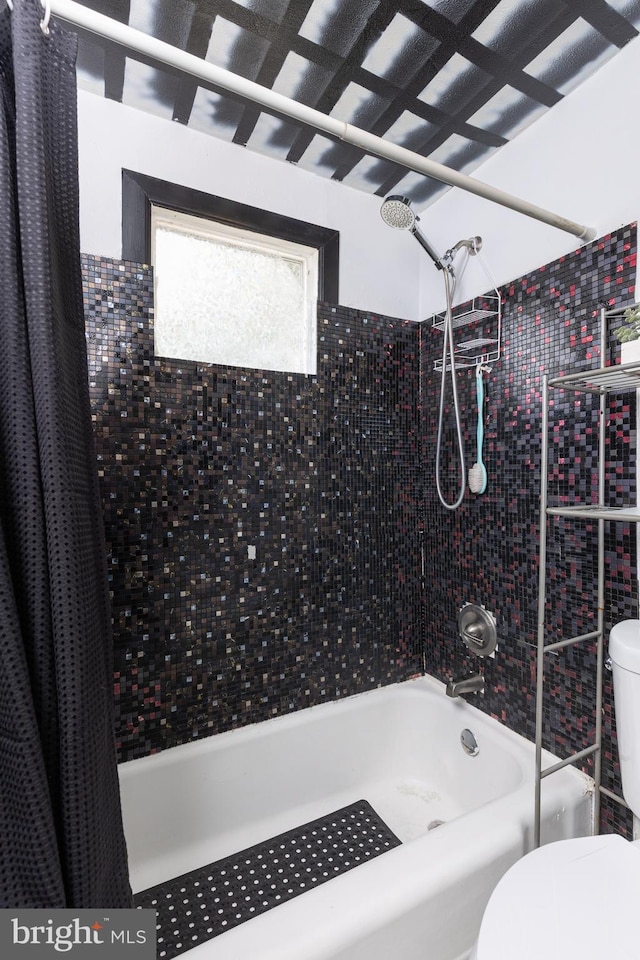 3826 W Bay Ave, Baltimore, MD 21225 - full bath with toilet and shower / tub combo with curtain