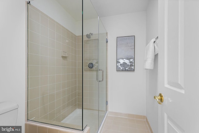 4920 Sunset Ln, Annandale, VA 22003 - full bathroom featuring a stall shower and toilet