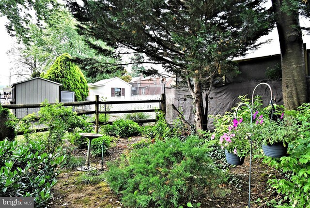 121 Shaffer Rd, King Of Prussia, PA 19406 - view of yard featuring a storage shed