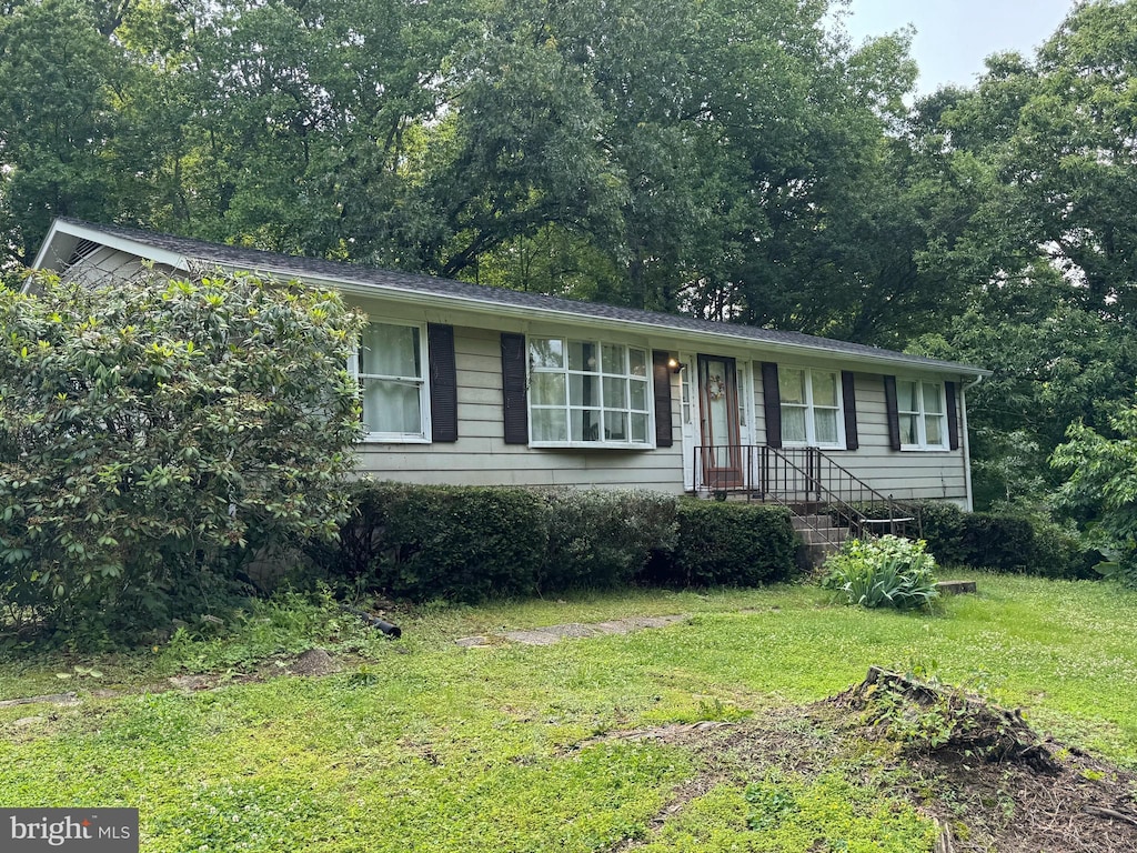5577 Stephen Reid Rd, Huntingtown, MD 20639 - view of front of home featuring a front yard