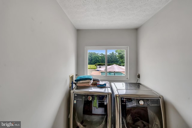 284 Little New York Rd, Rising Sun, MD 21911 - laundry room with washer and clothes dryer and a textured ceiling