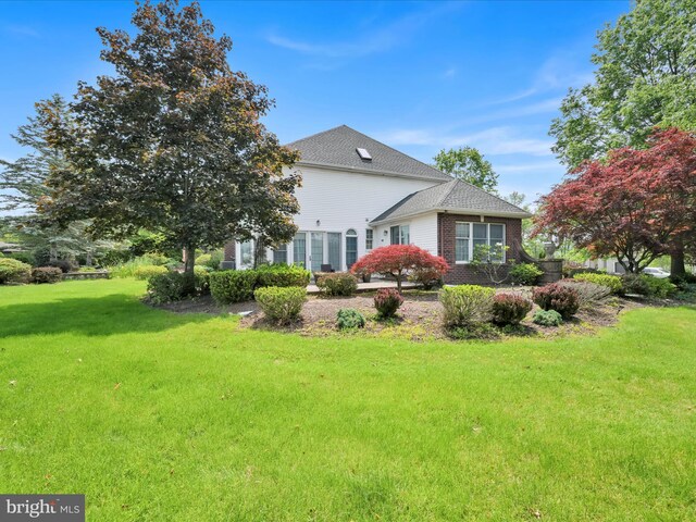 3002 Ridgeview Dr, Orwigsburg, PA 17961 - view of front of property featuring a front yard and roof with shingles