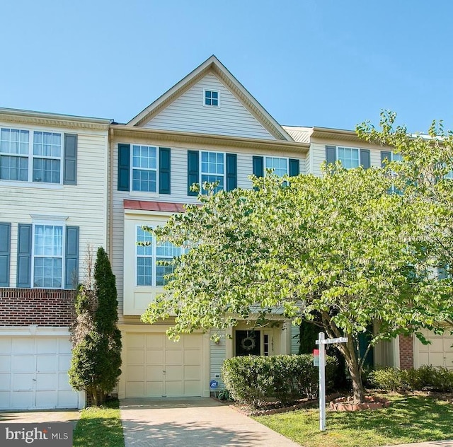 15673 Mendoza Ln, Woodbridge, VA 22191 - view of property featuring an attached garage and driveway