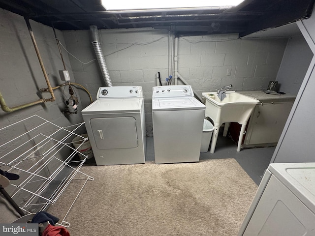1213 W College Ave, York, PA 17404 - laundry area with washing machine and dryer and carpet