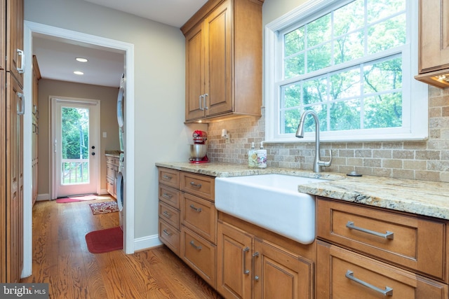 17 Bridleshire Rd, Newark, DE 19711 - kitchen featuring a sink, light wood-type flooring, tasteful backsplash, brown cabinetry, and recessed lighting