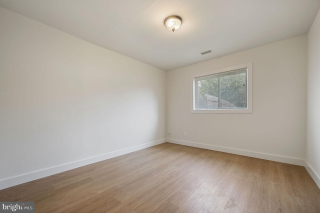 323 Sheridan Dr, New Castle, DE 19720 - empty room featuring light wood-style floors and baseboards