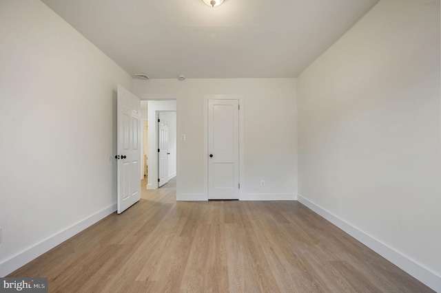 323 Sheridan Dr, New Castle, DE 19720 - empty room with light wood-style floors and baseboards