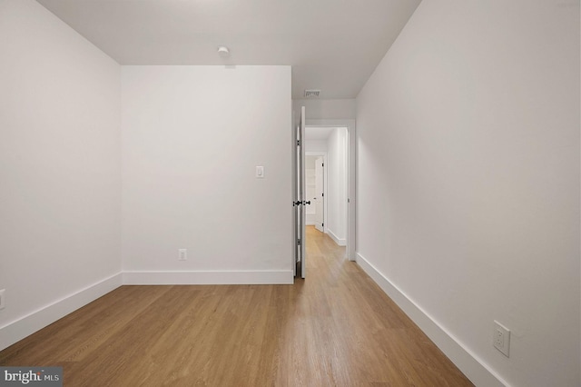 323 Sheridan Dr, New Castle, DE 19720 - empty room with light wood-style floors and baseboards