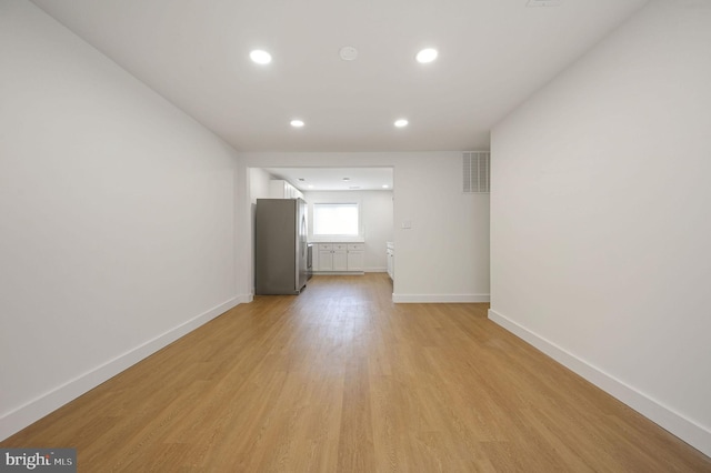 323 Sheridan Dr, New Castle, DE 19720 - unfurnished room with light wood-style flooring, baseboards, and recessed lighting