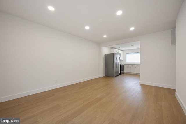 323 Sheridan Dr, New Castle, DE 19720 - unfurnished living room featuring light wood-type flooring, recessed lighting, and baseboards