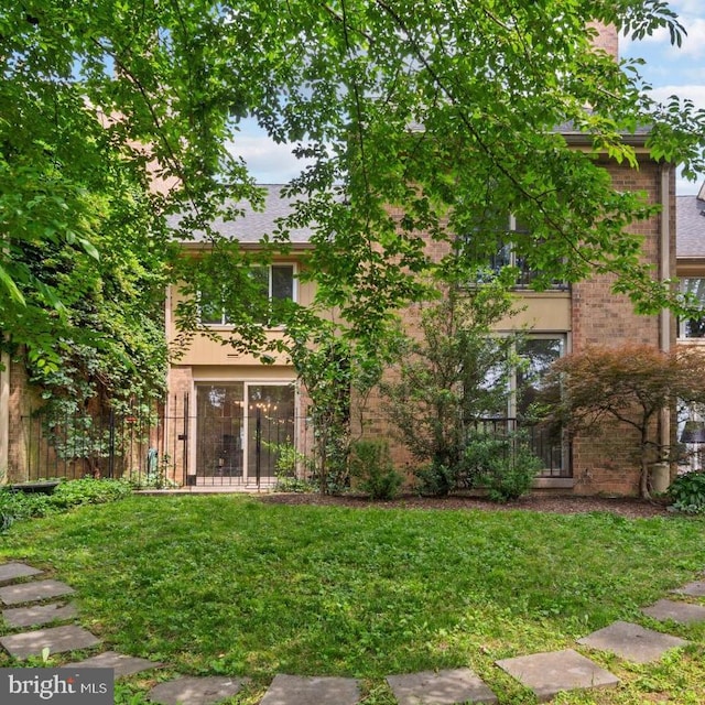 6 Roland Mews Unit R46, Baltimore, MD 21210 - back of property with a yard and brick siding