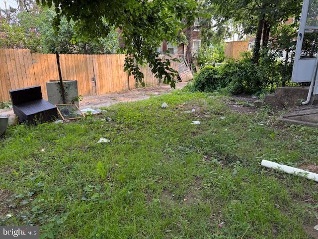 1404 Roanoke Rd, Camden, NJ 08104 - view of yard