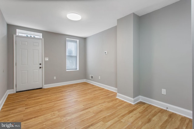 706 Cumberland St, Baltimore, MD 21217 - foyer featuring light wood-type flooring and baseboards