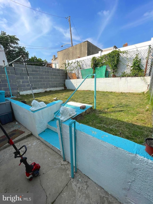 1531 Deal St, Philadelphia, PA 19124 - view of pool