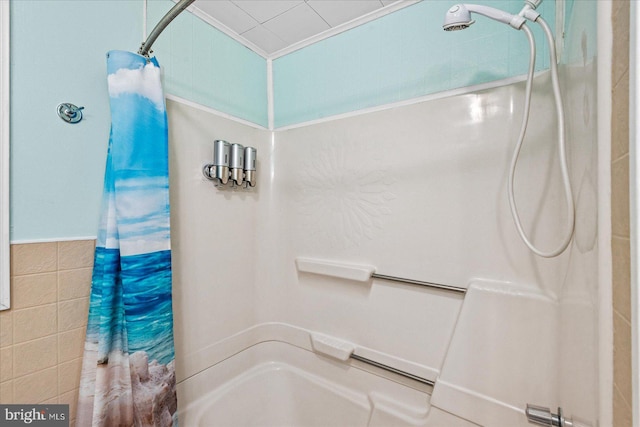 412 Marshall Ave, Colonial Beach, VA 22443 - full bath featuring shower / bath combo with shower curtain and tile walls