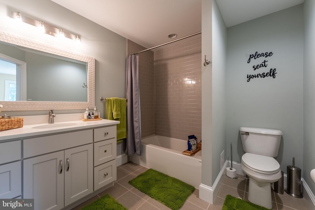 415 Pyles Mountain Ln, Avondale, PA 19311 - full bath featuring tile patterned floors, vanity, and shower / tub combo
