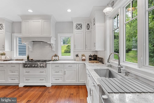 415 Pyles Mountain Ln, Avondale, PA 19311 - kitchen featuring stainless steel gas cooktop, white cabinetry, healthy amount of natural light, backsplash, and recessed lighting