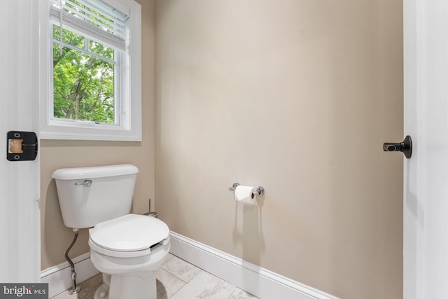 415 Pyles Mountain Ln, Avondale, PA 19311 - bathroom with toilet and baseboards