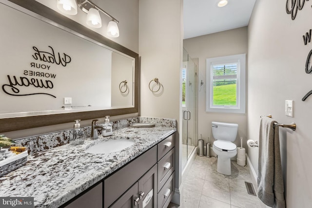 415 Pyles Mountain Ln, Avondale, PA 19311 - full bath featuring vanity and a shower with shower door