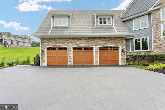 415 Pyles Mountain Ln, Avondale, PA 19311 - garage with asphalt driveway